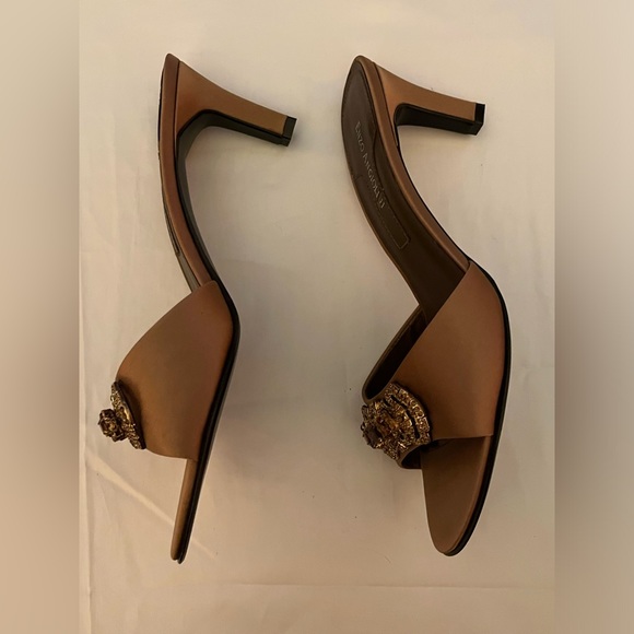 Enzo Angiolini Eaaretina Gold Satin Jeweled Heels Size 9 Medium - Picture 3 of 11
